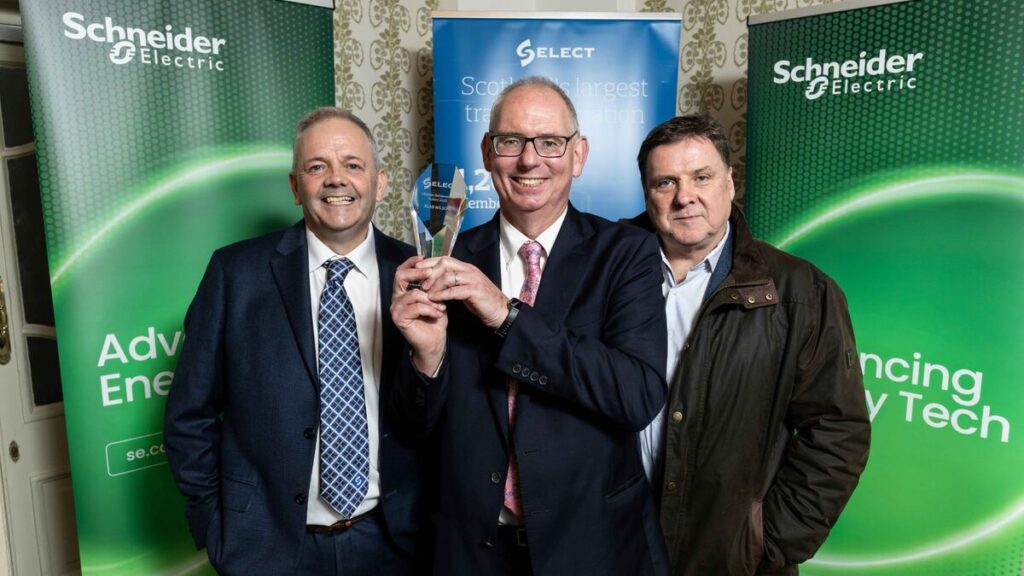 Alan Wilson receiving the SELECT Lifetime Achievement Award with Darren Crockett and Neil MacEachern